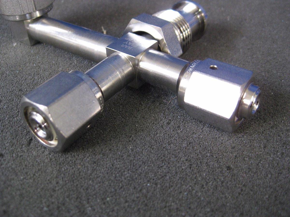 Swagelok CROSS Reducer Assy, 1/2" MVCR x 1/2" FVCR x 1/4" FVCR x 1/4"FVCR, Used