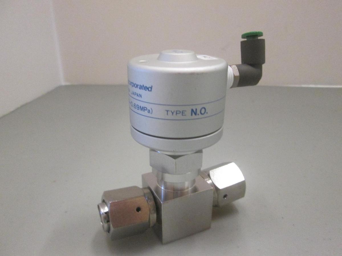 Used Fujikin, 3.5-7kgf, N.O. Pneumatic Valve, 1/2" FVCR, Used