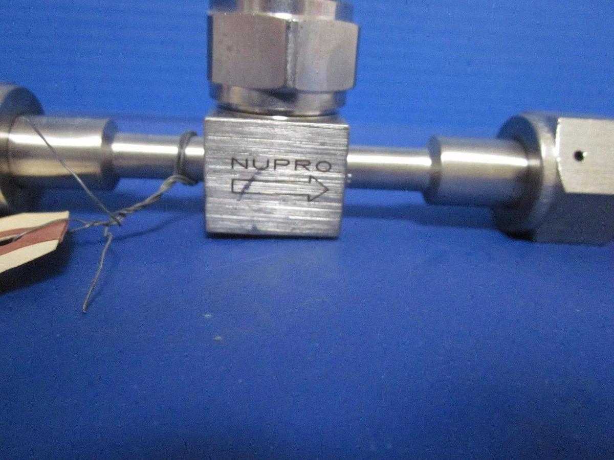 Used Nupro SS-DL16B Green Lever Handle Valve, 1/2" FVCR/FVCR, Used