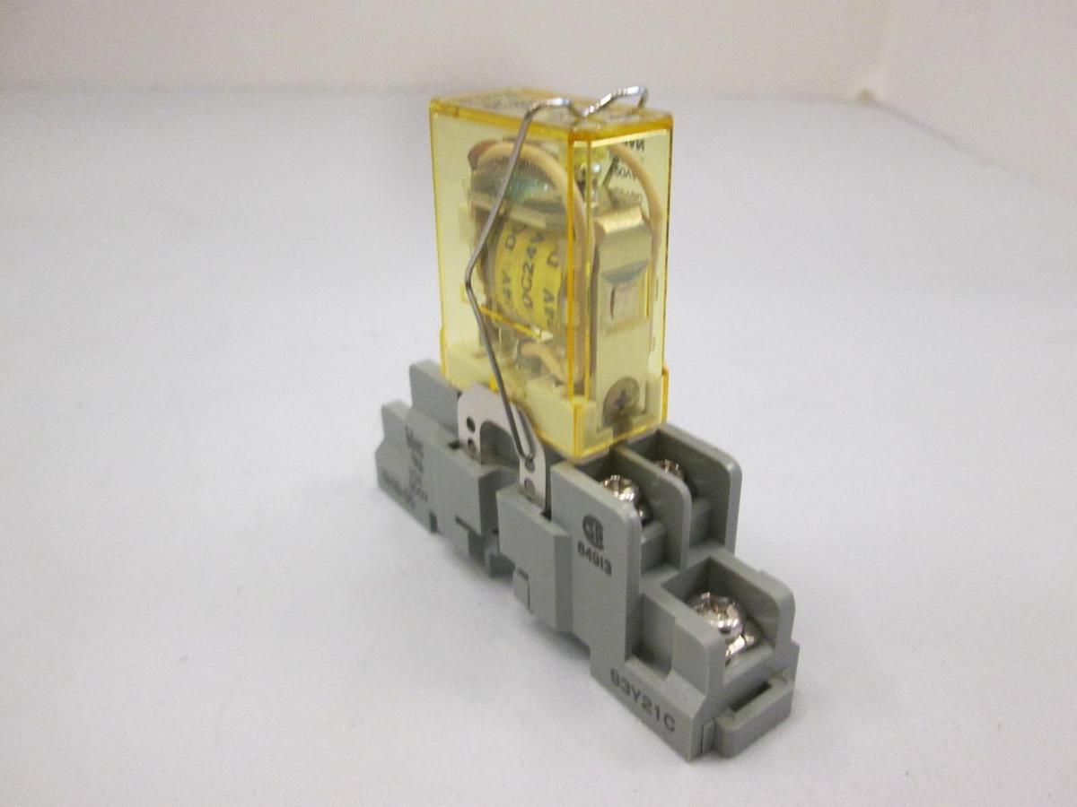 Used IDEC, RHIB-U Relay w/ SH1B-05 Relay Socket, Used