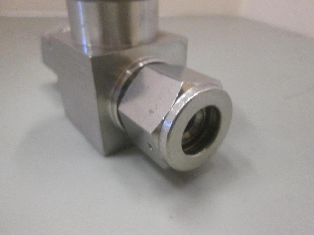 Used Veriflo, UHP High Pressure Diaphragm Valve 1/2" FVCRx 1/2" MVCR, Used