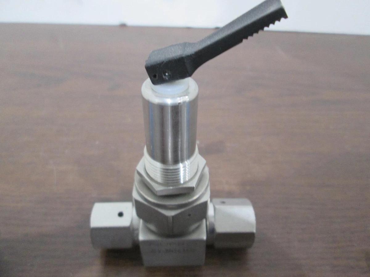 Used Nupro, 6LV-BNTC333P, 3-Way Diaphragm Valve, Used