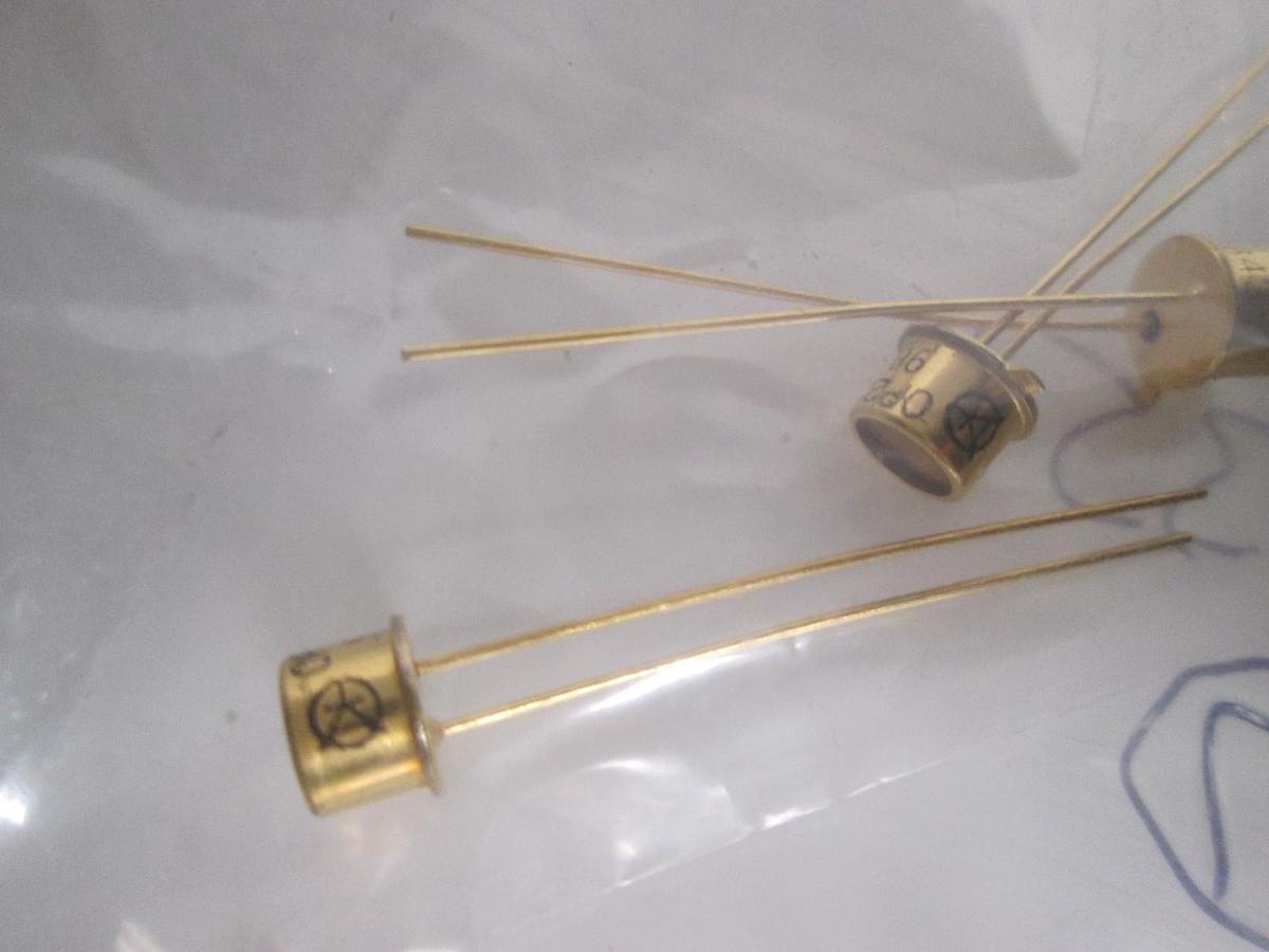 Gold Capacitor, 102-5351, New, Lot of 31