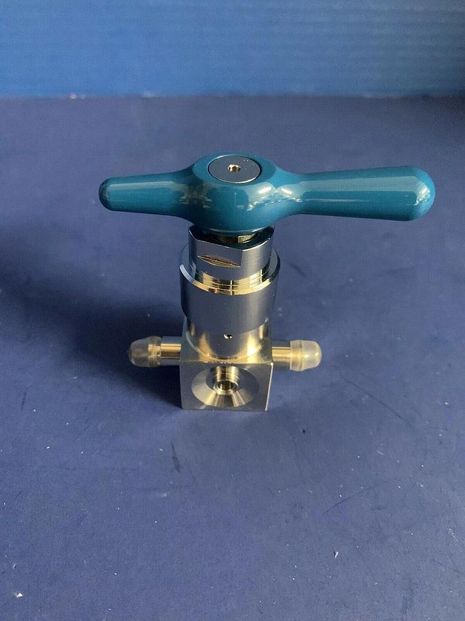 Used Ewal Titan II Manual 3-Way Valve 1/4" Tube Stub, Blue Lever Handle, semi gasUsed