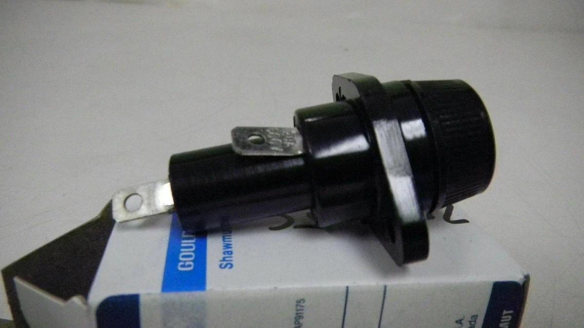 Used Panel Mount Fuse Holder, GPM-B, 30A, 600AC, New