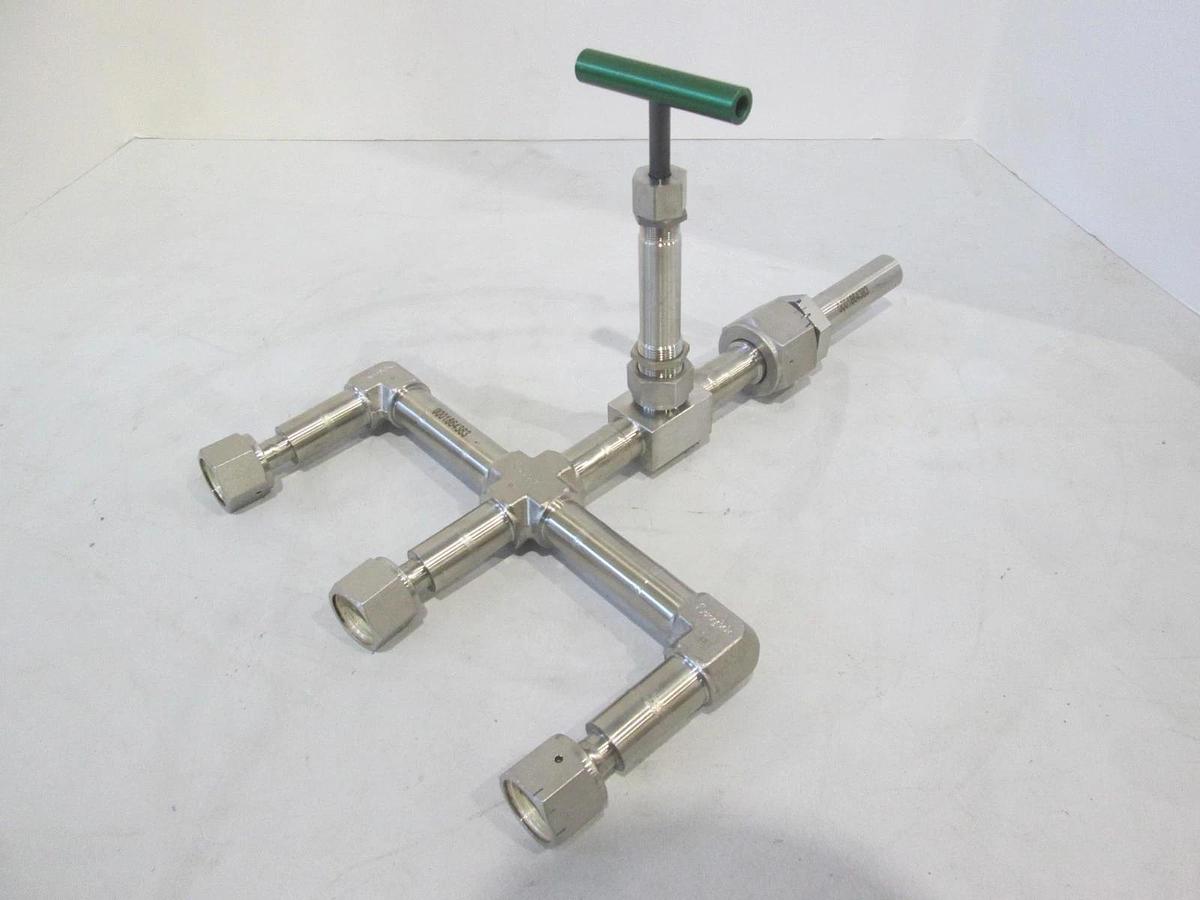 Used Swagelok, SS-8UK-TQ3-SC11, 9" Manual Green Valve, 1" 4 Port, Used