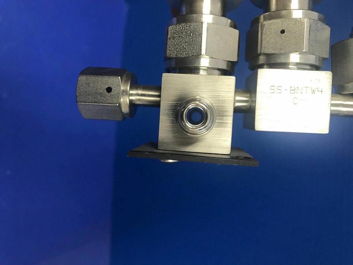 Used Swagelok SS-BNTW4-C Valve Assembly with Double Actuators and 5 Ports, Used
