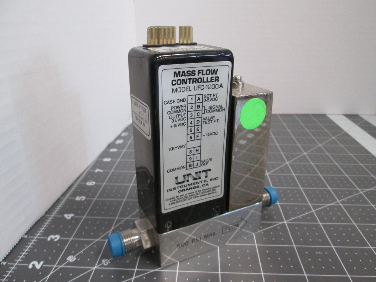 Used UNIT Instruments, UFC-1200A 100 SCCM SiCl4 Mass Flow Controller 500 PSI