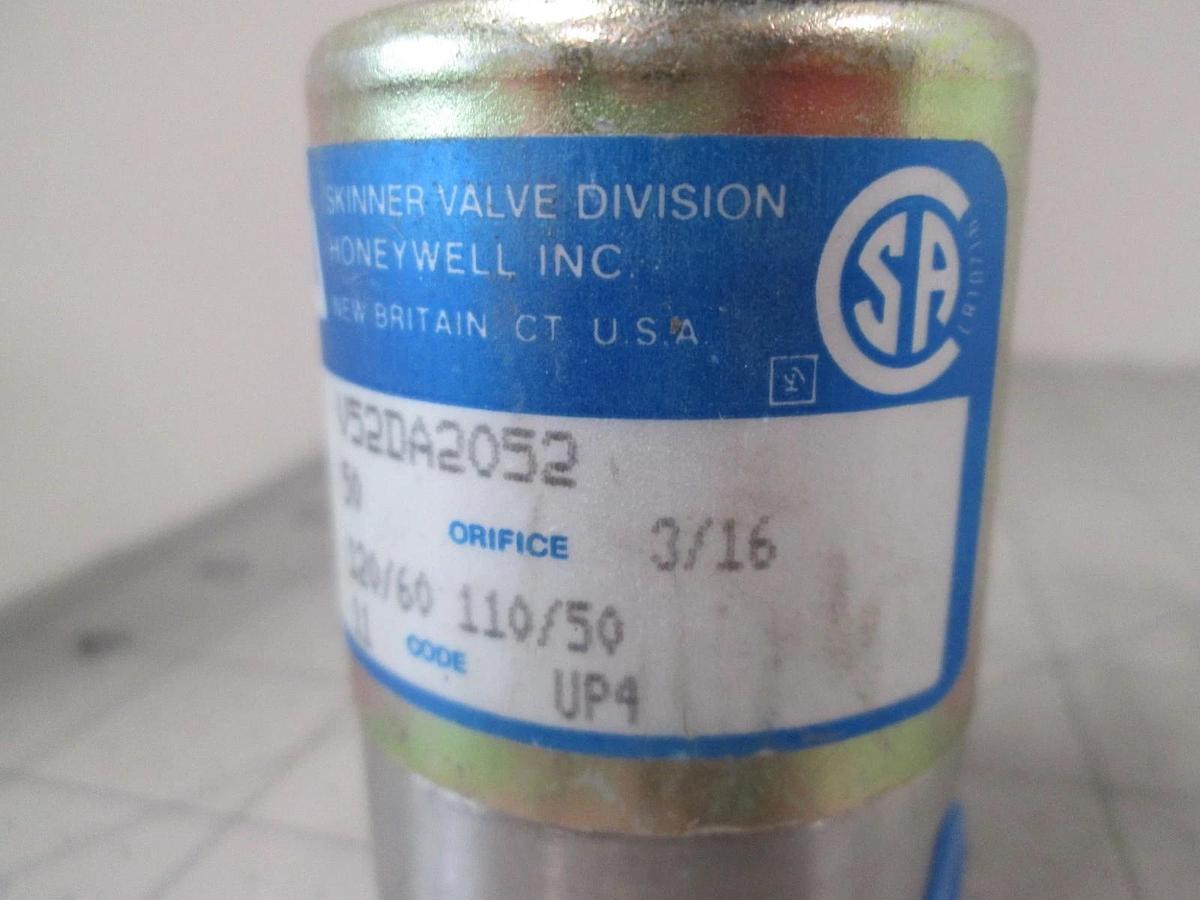 Skinner Honeywell, V52DA2052, Valve, 11W, 50 PSI, 120-60V, 110/50Hz, New