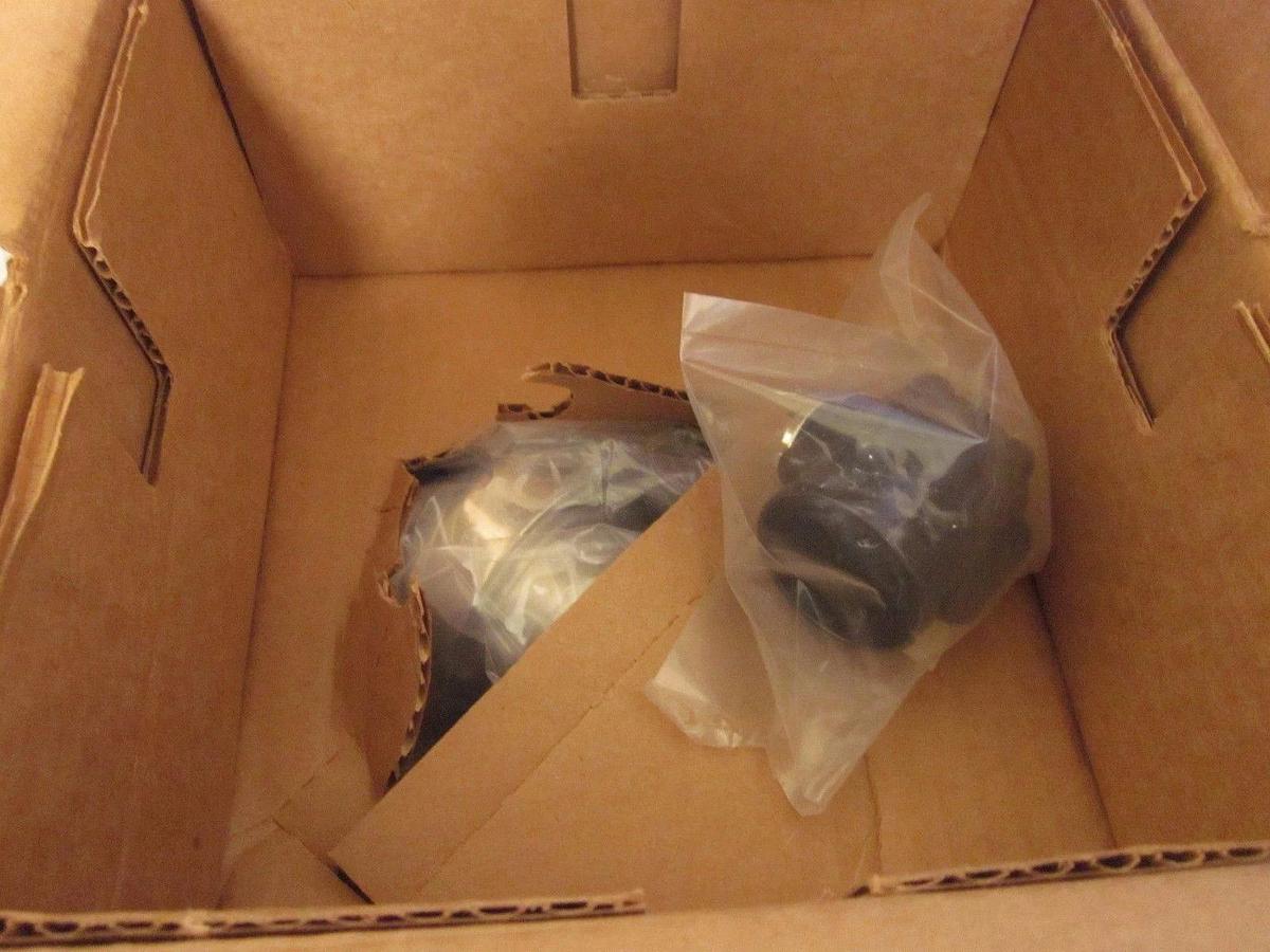 Veriflo HFR930SZ0065 High Flow Regulator, 3 Port, VCO Fittings, NEW