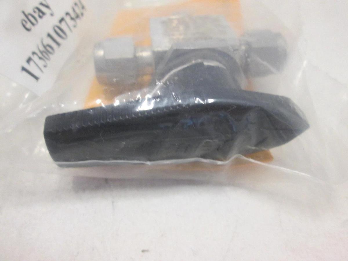 Whitey, SS-43XS4-S4-M4, VALVE, 3 WAY,1/4MNPTX1/4ODT SS, New