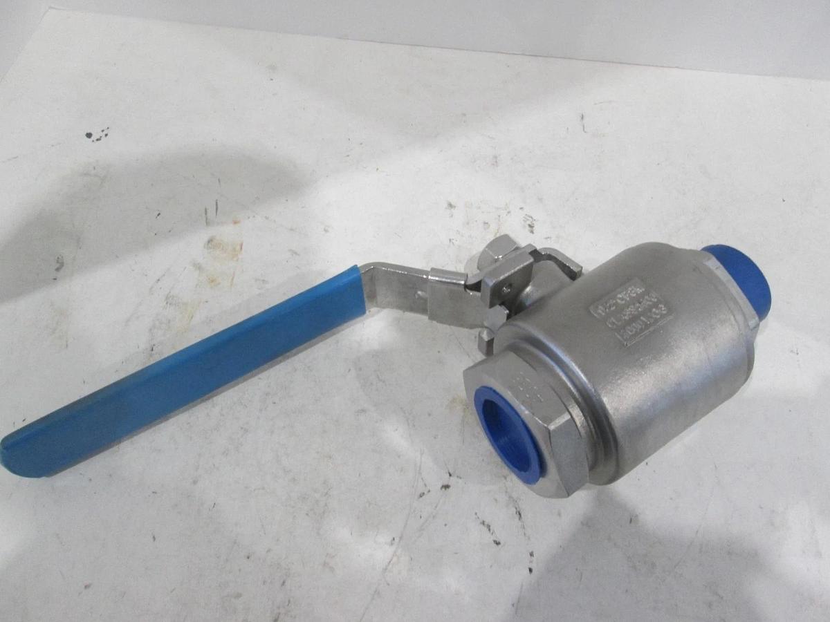 Titan, Gate Valve, 1-1/2" CF8M, Class 2500, 3000 WOG, New