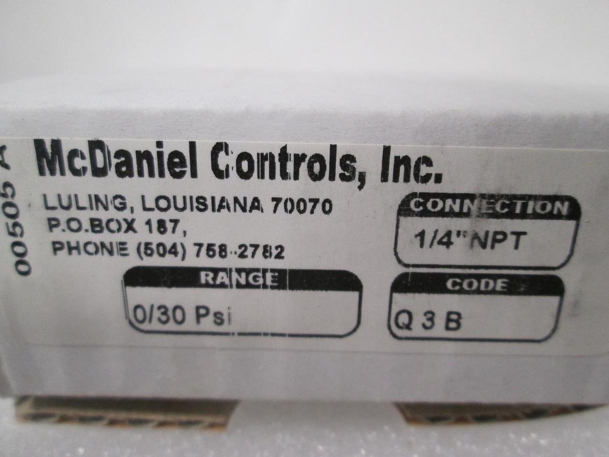McDaniel Controls, 0-30 PSI, Q3B, Air Pressure Gauge, 1/4" NPT, New