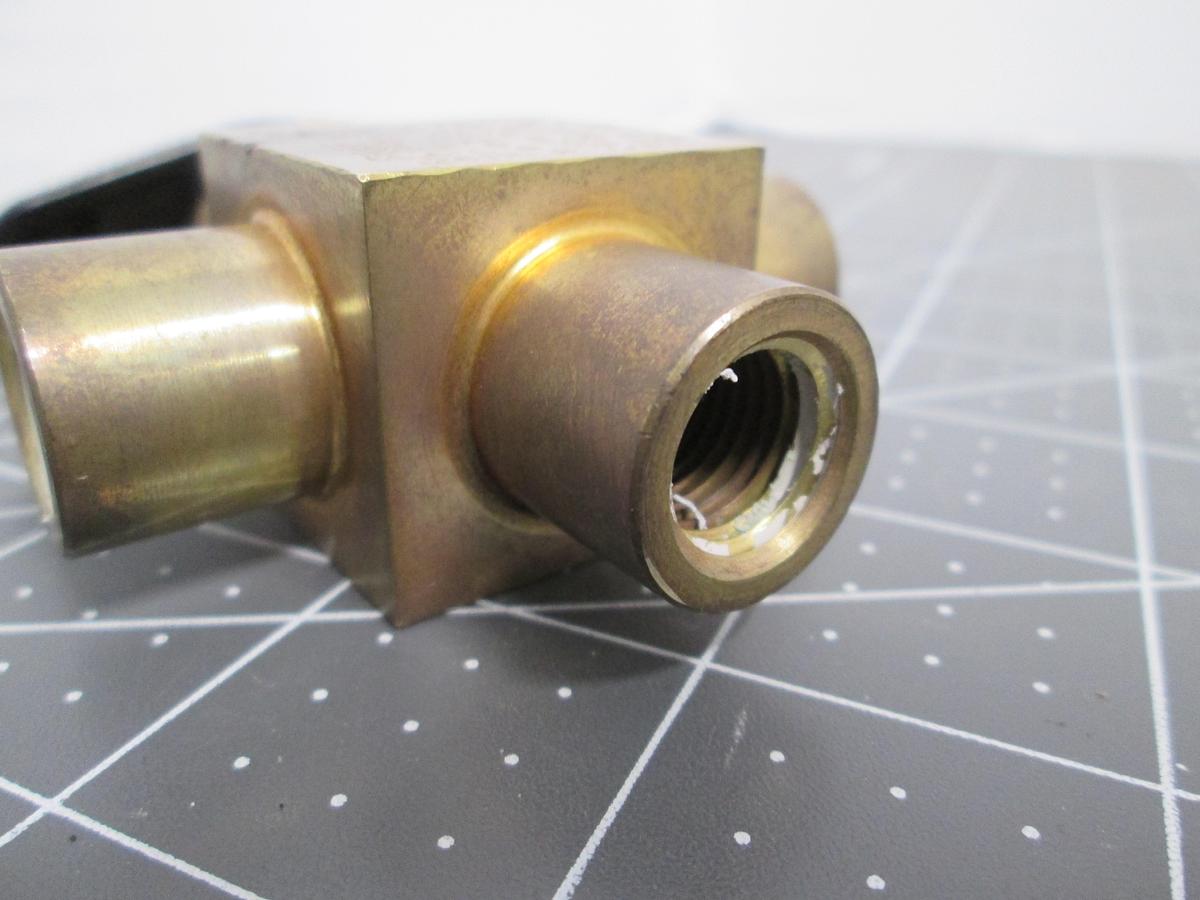 Used Swagelok B-44XF4 Used Brass 40 Series 3-Way Ball Valve 1/4 In FNPT 1500 PSI
