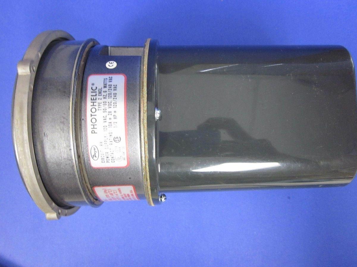 Used Dwyer 3002 Photohelic Pressure Switch/Gage , 0-2" of Water, Used