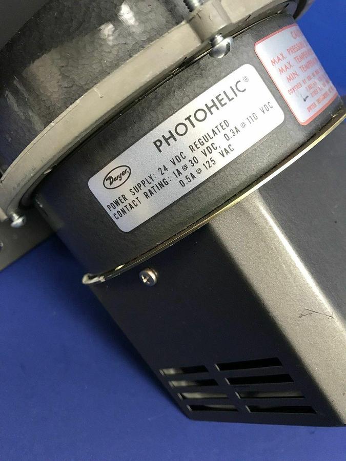 Used Dwyer 3000MR Photohelic Gauge 0-50mm / 0-0.5kPa Water, Used