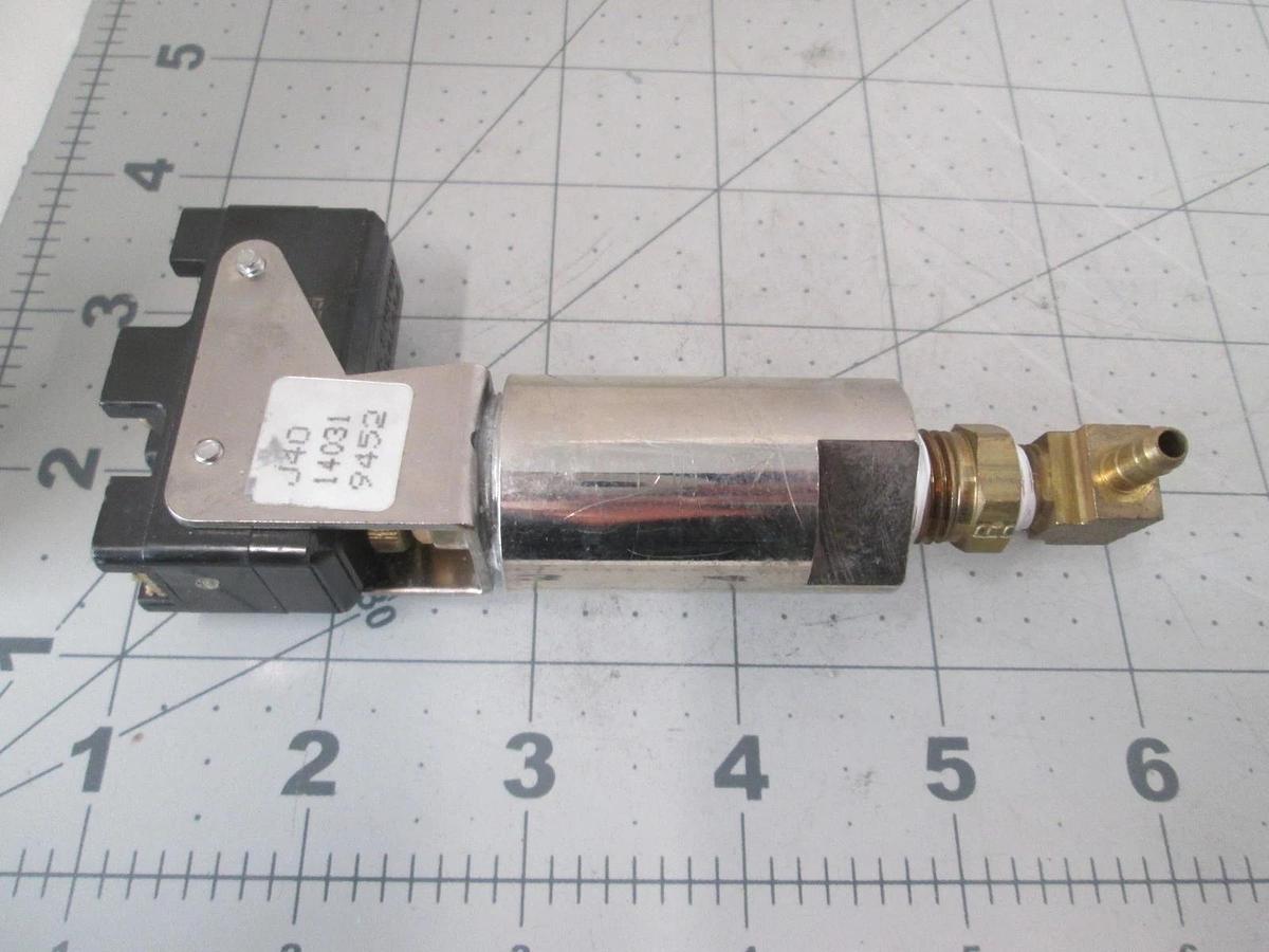 Used United Electric, J40 14031 9452, Pressure Switch, Used