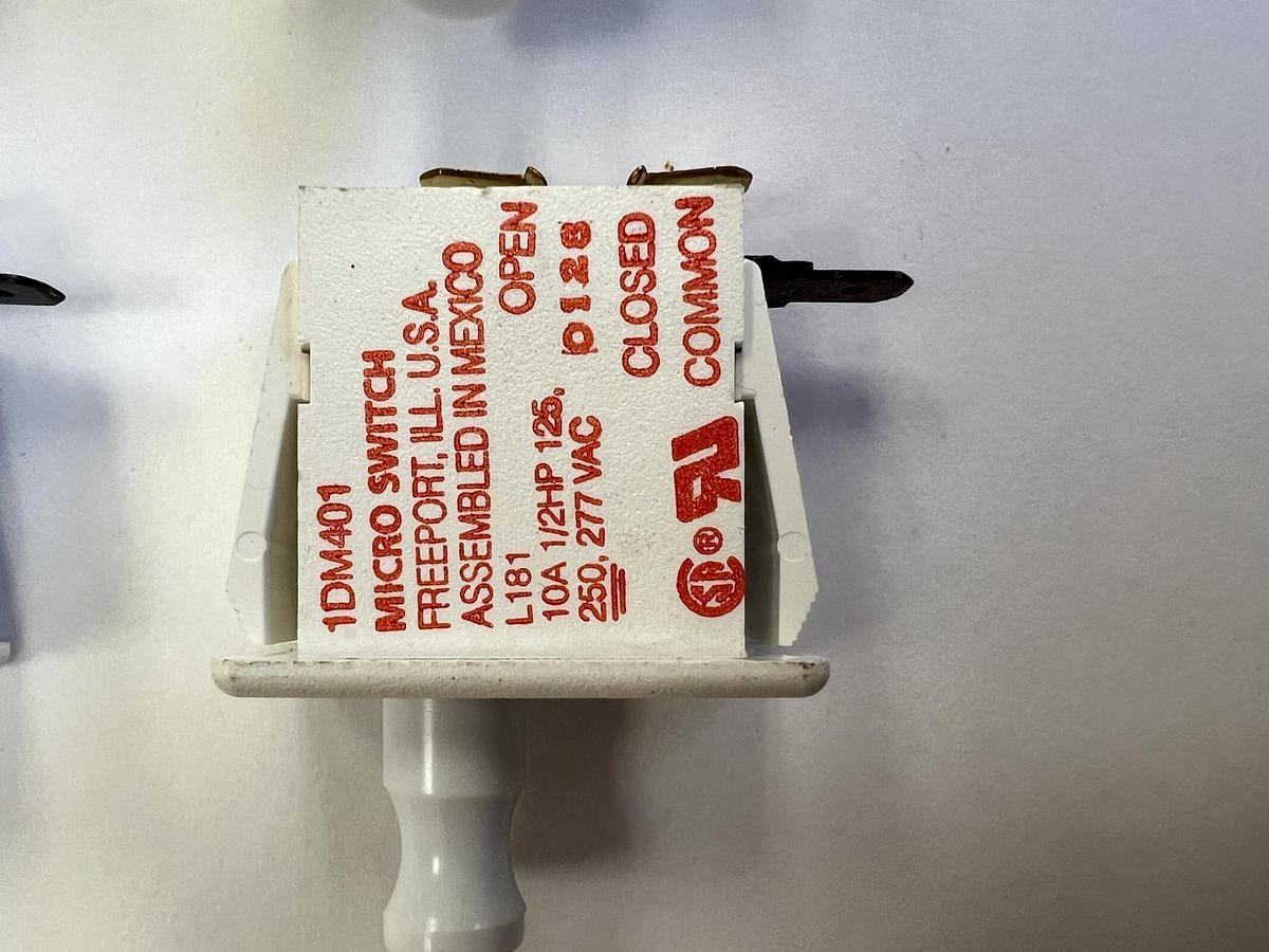 Used 1DM401 Micro Switch L181 10A 1/2HP 125, 250. 277 VAC, Used