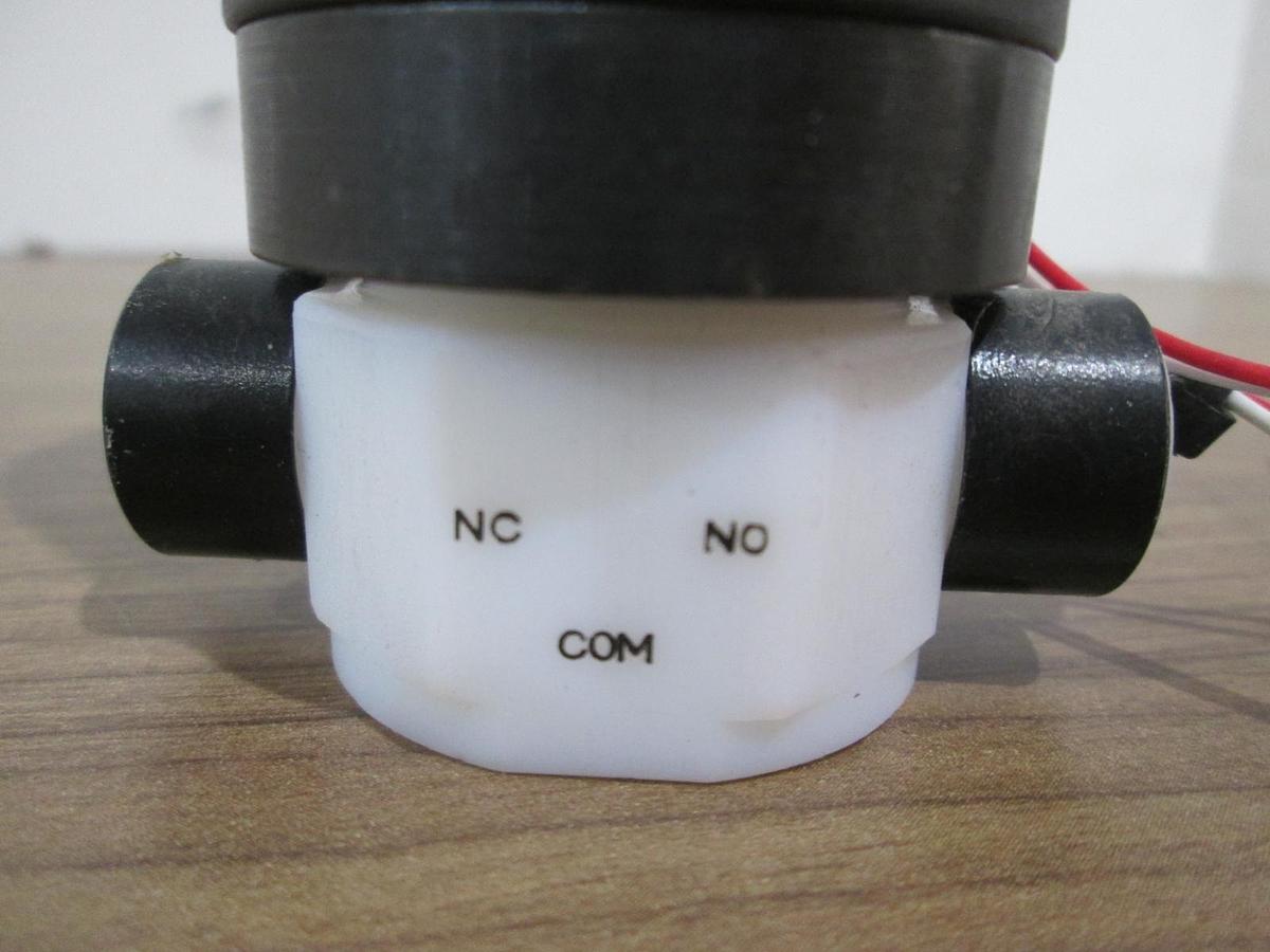 Used Furon, DVX3-144D2, 3-Way Solenoid Valve, 100 PSIG, 24VDC, Used