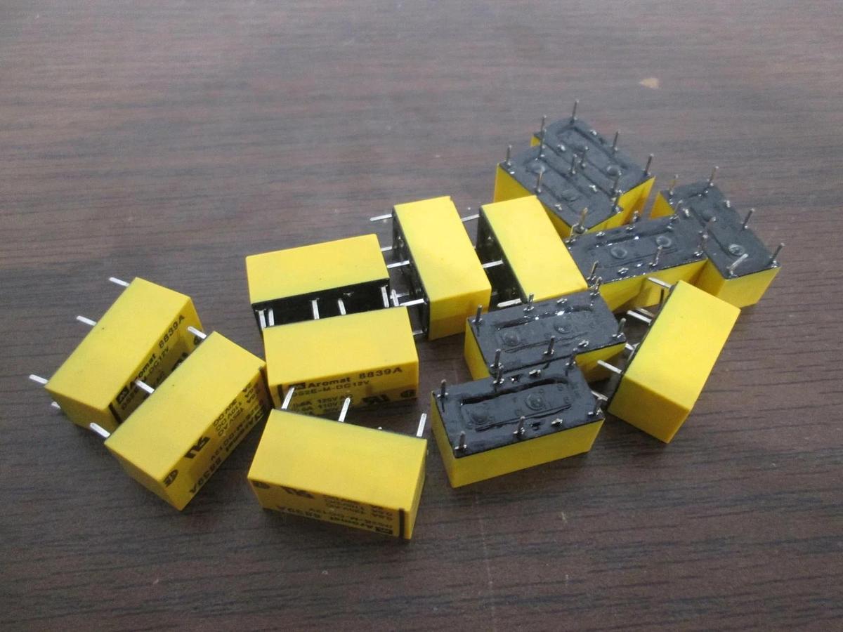 Used Aromat, 8839A, DS2E-M-DC12V, Signal Relay, Lot of 14