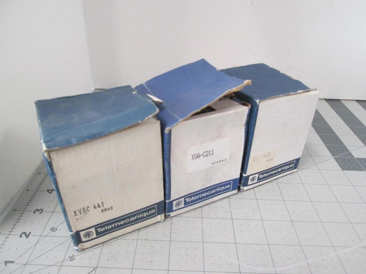 Telemecanique Red (XVAC 461) & Blue (XVAC 441) Flashing Light w/ Beacon Base