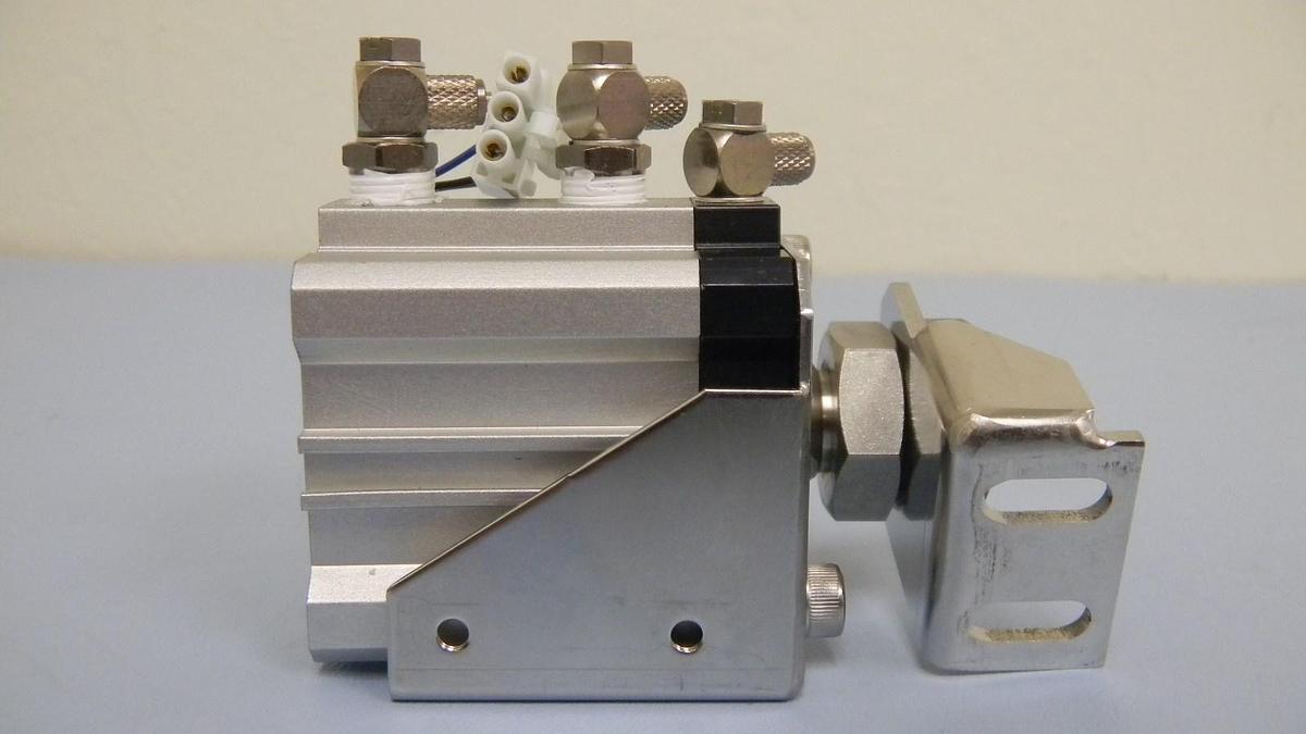 Used SMC 10-CDQ2B32-10DM-F79S-X150 Pneumatic Air Cylinder, 145PSI