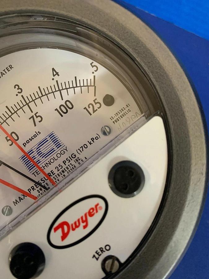 Used Dwyer 3000MR Photohelic Gauge 0 to 0.5" / 0-125 Pascals, Used