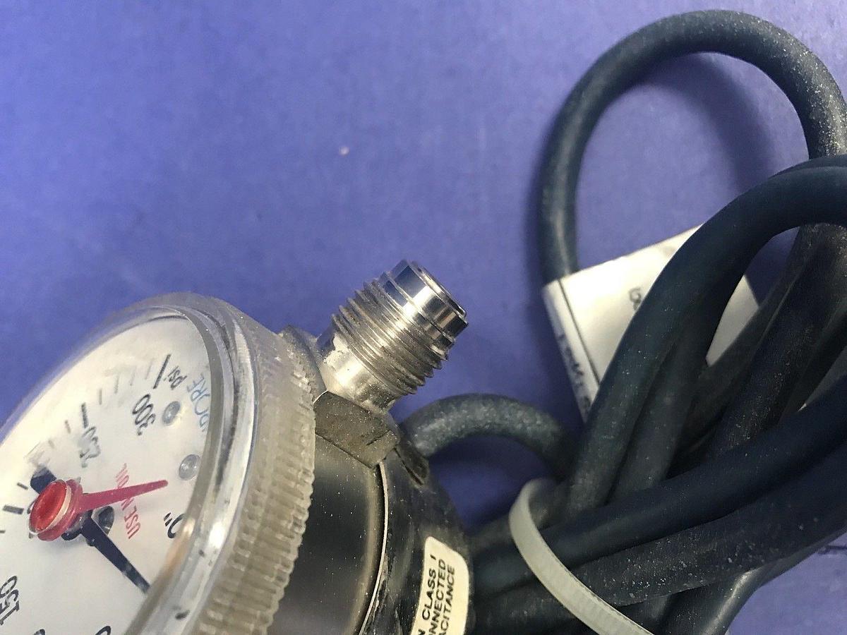 Used Millipore IPS 122 Indicating Pressure Switch, 30-0-300 psi, 1/4" MVCR, Used