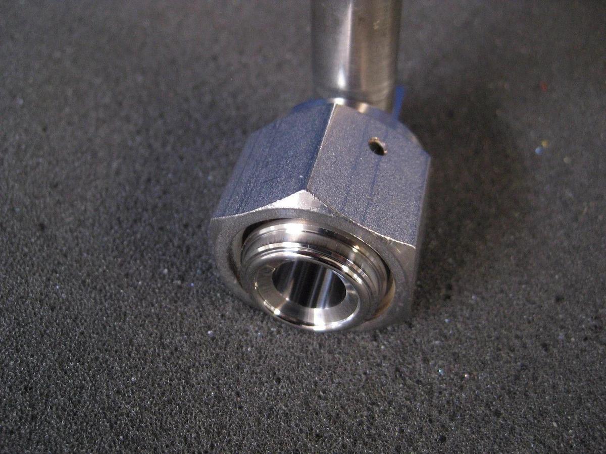 Used Swagelok CROSS Reducer Assy, 1/2" MVCR x 1/2" FVCR x 1/4" FVCR x 1/4"FVCR, Used