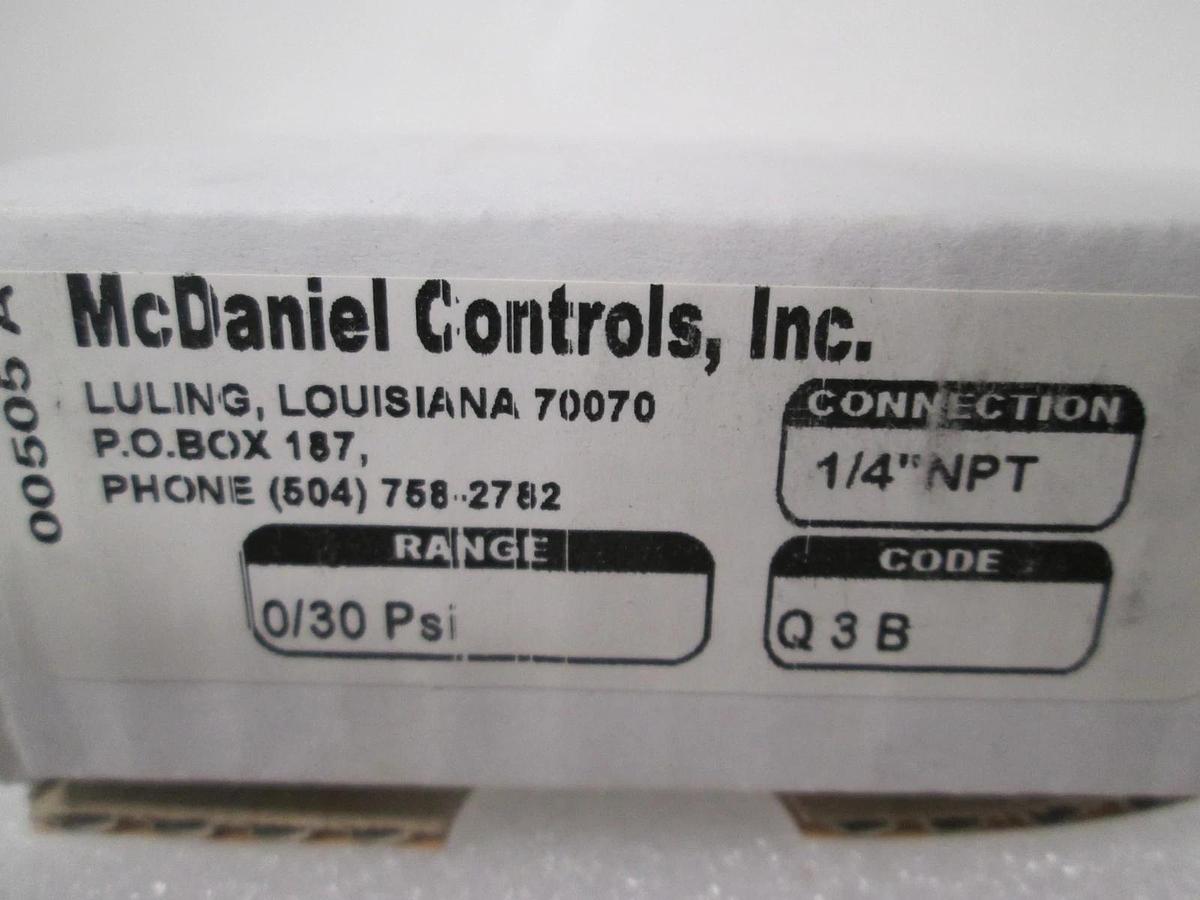 McDaniel Controls, 0-30 PSI, Q3B, Air Pressure Gauge, 1/4" NPT, New