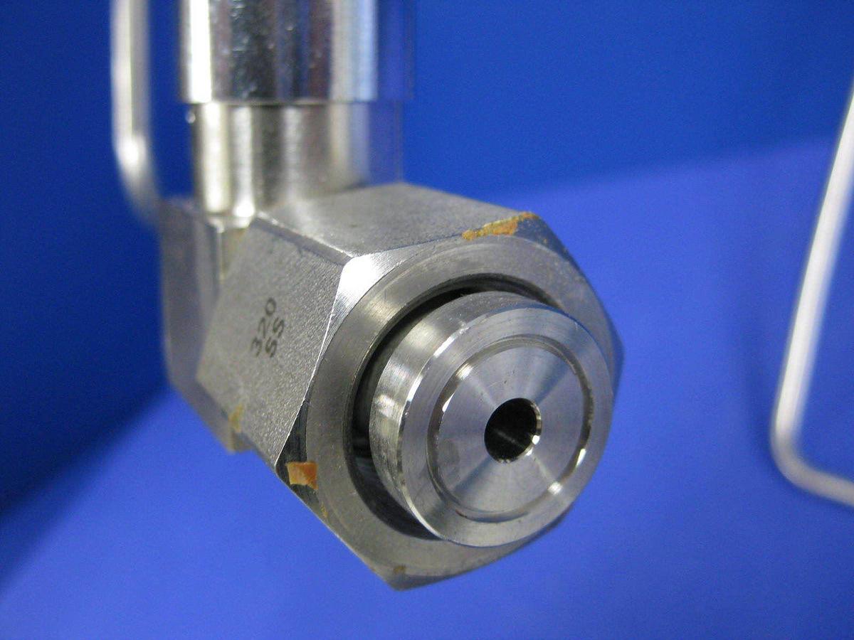 Used Semi-Gas Pigtail for High Purity Gas Panel: CGA 320 Bottle Fitting w/ Valve