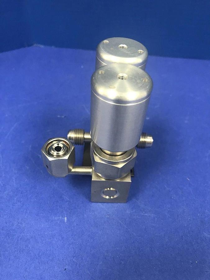 Used Swagelok SS-BNAFW4-C Valve Assembly with Double Actuators and 4 Ports, Used
