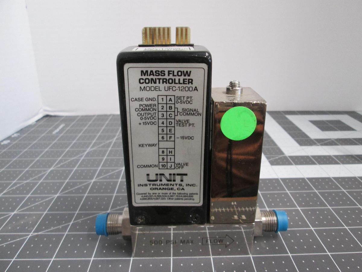 Used UNIT Instruments, UFC-1200A 100 SCCM SiCl4 Mass Flow Controller 500 PSI
