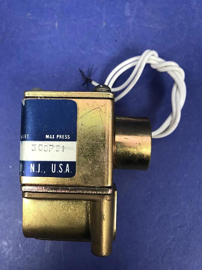 Used Valcor Engineering 94C30HC3 Solenoid Valve, 300 psi ,New