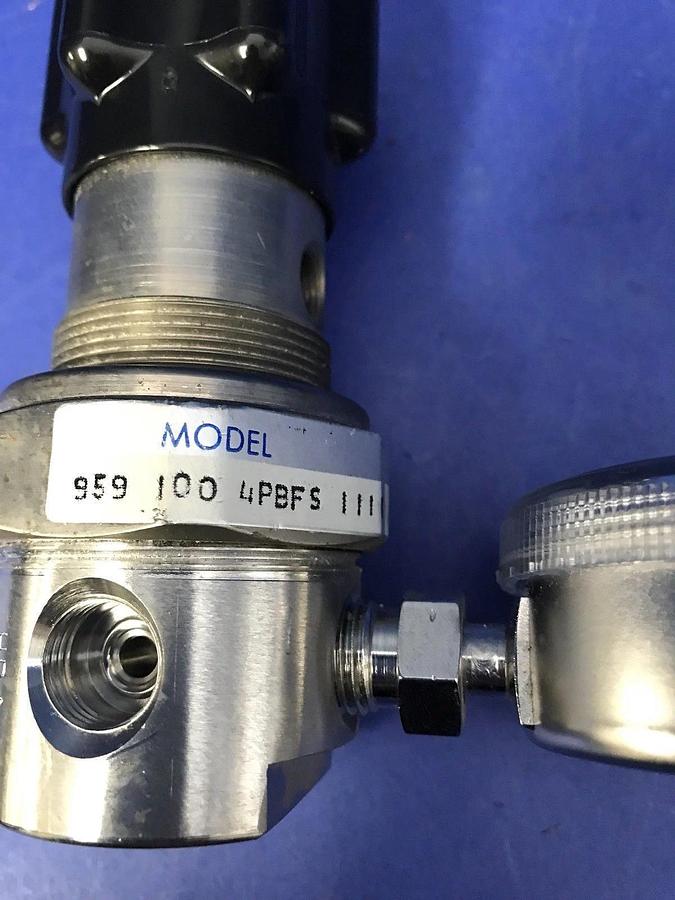 Used Veriflo 959 Regulator 9591004PBFS111, 4 Port, 20"-0-100 psi Gauge, Used