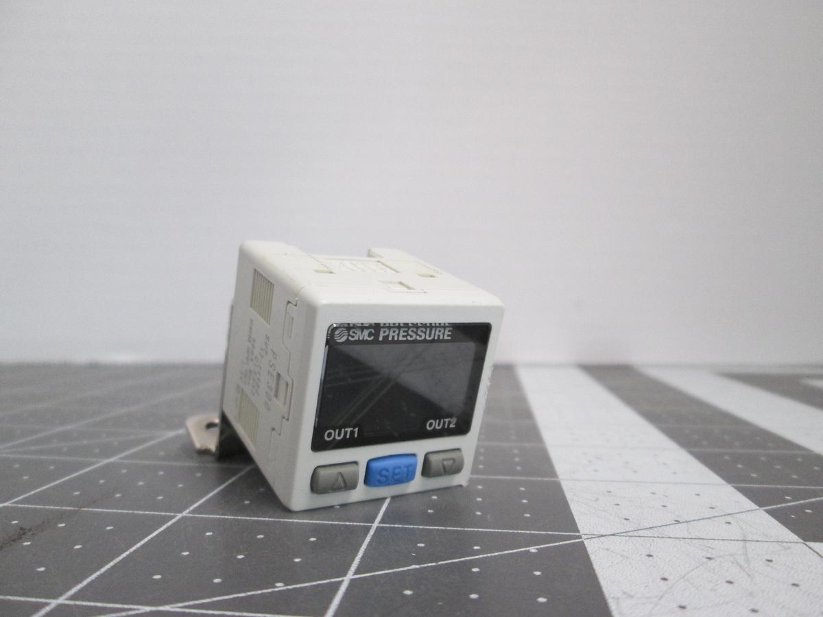 Used SMC PSE300 Remote Type Digital Pressure Sensor Controller Display Monitor
