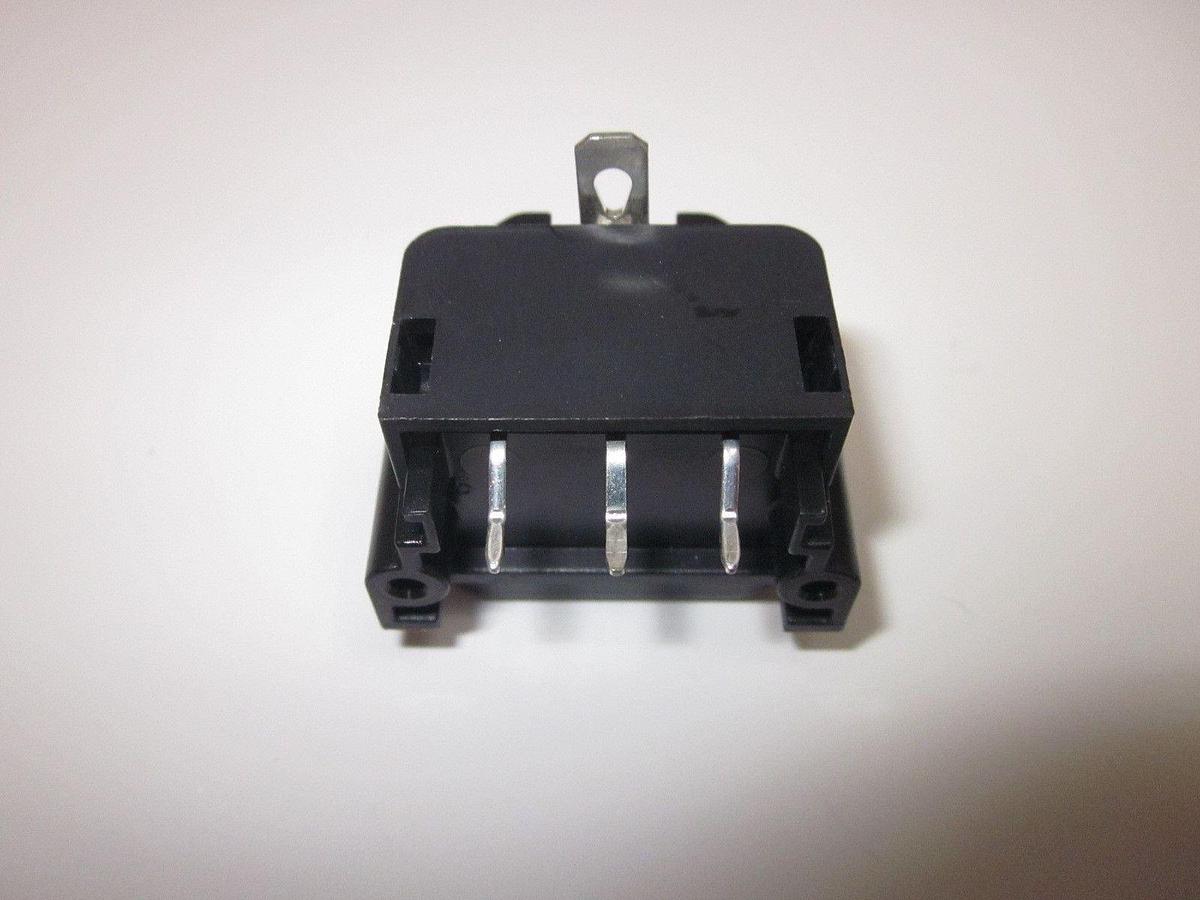 Used Lot of 100! Newark / Schurter Connector IEC Power Entry Plug GSP2.4113.13