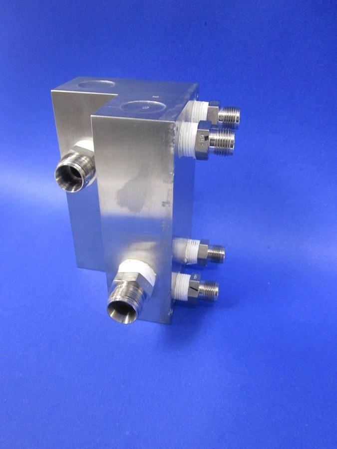 Used Manifold Box with Swagelok Fittings, SS - 1/2" Split to 3/8", Used for Water