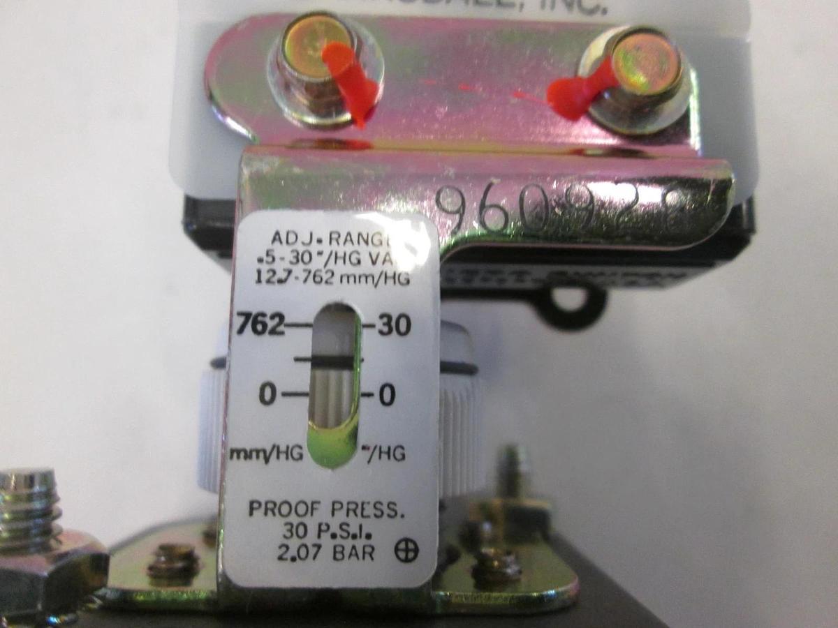 Used Barksdale, E1S-H15-Seal, Piston Pressure Switch, , Used