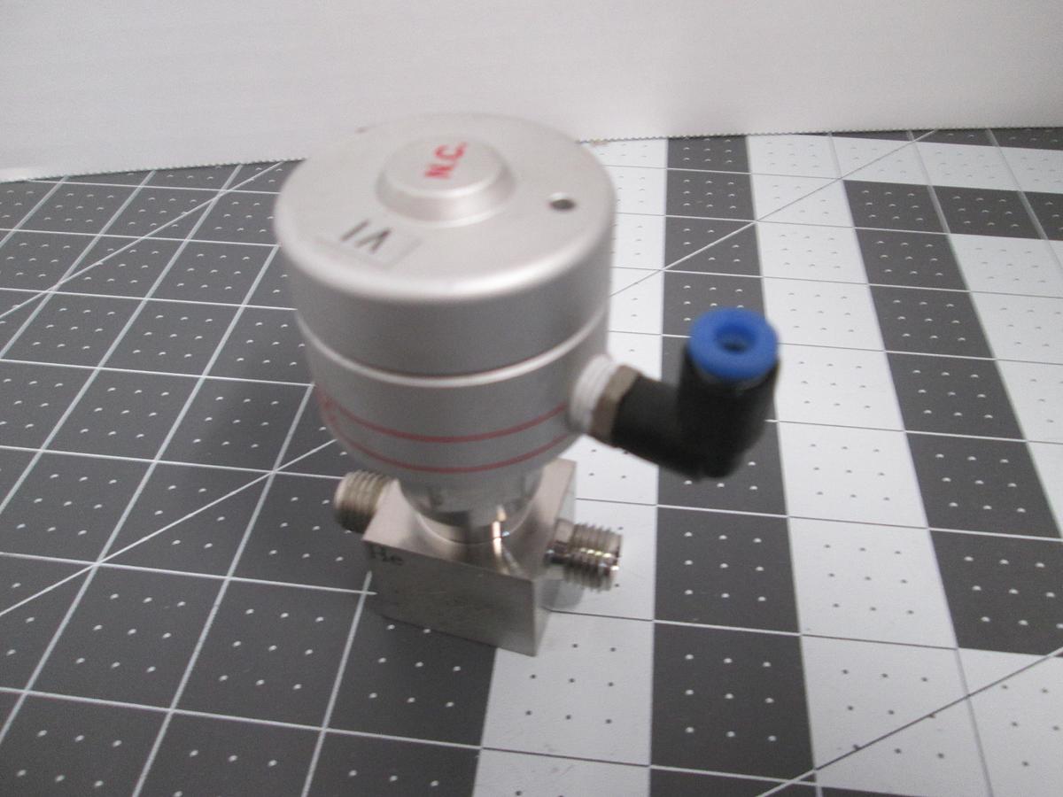 Used Fujikin, Pneumatic N.C. Valve 316 Stainless Steel 3.5-7KGF/CM2G, USED
