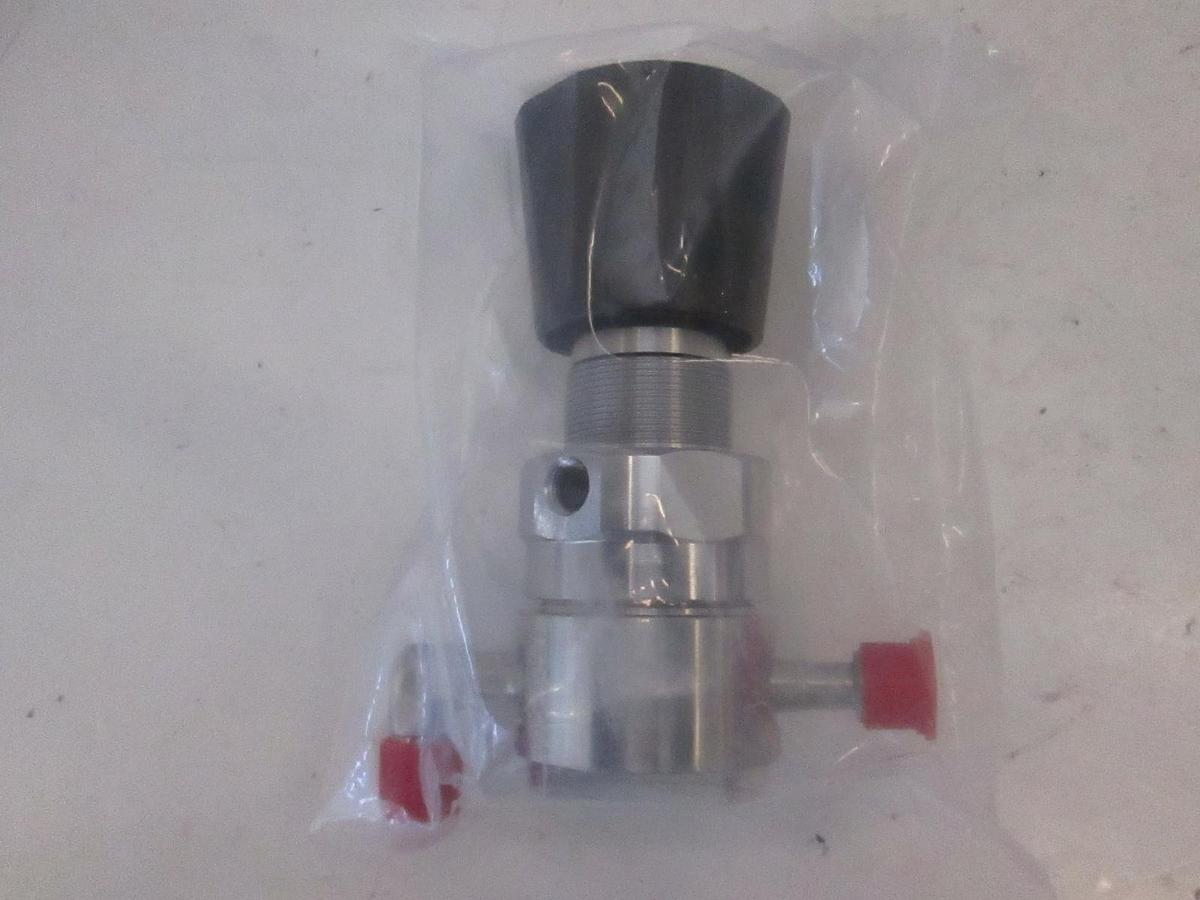 Tescom 64-2642KT690-117, Pressure Regulator - 2 Port, Male VCR Elbow