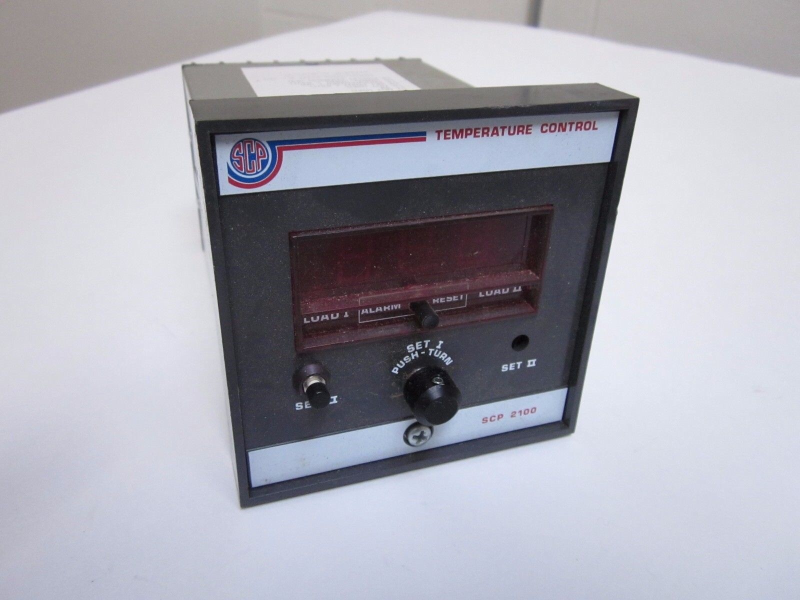 Used SCP 2100 Temperature Controller 8B15-A7P-100-AA, 0-250C