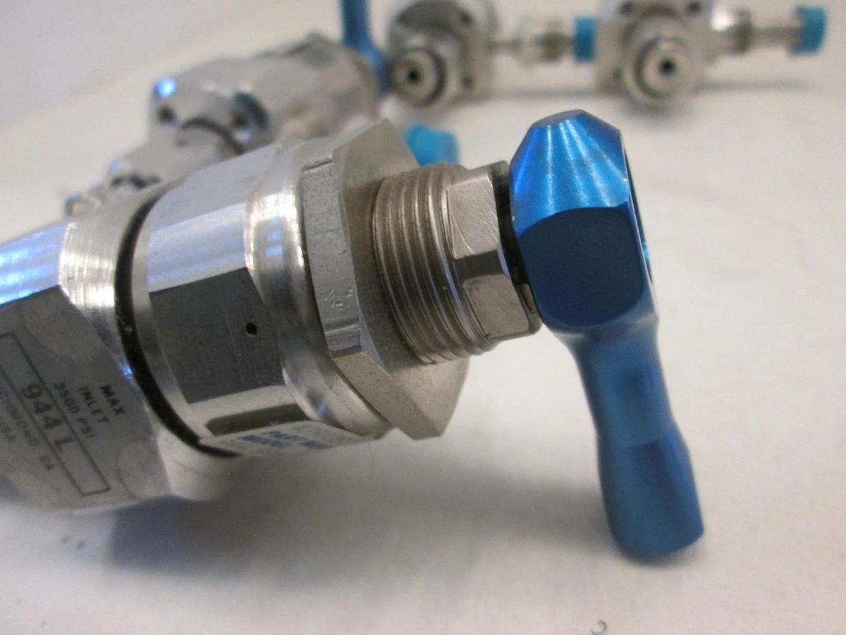Used Veriflo, Manual Diaphragm Valve, 944LSPM-4303, Used, Lot of 4