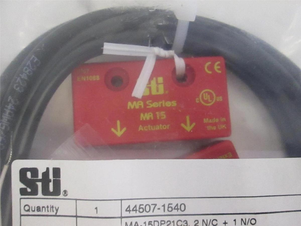 Used Omron, Pre Wired 3M Cable, MA-15DP21C3 2 N/C + 1 N/O, New