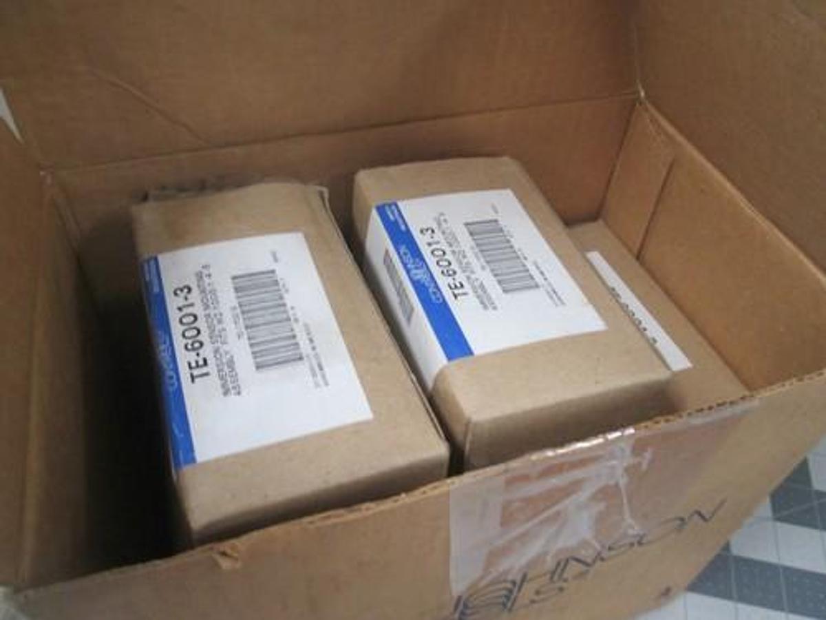 Used Johnson controls, TE-6001-3, Immersion Sensor Mounting Assy, New, Lot of 8