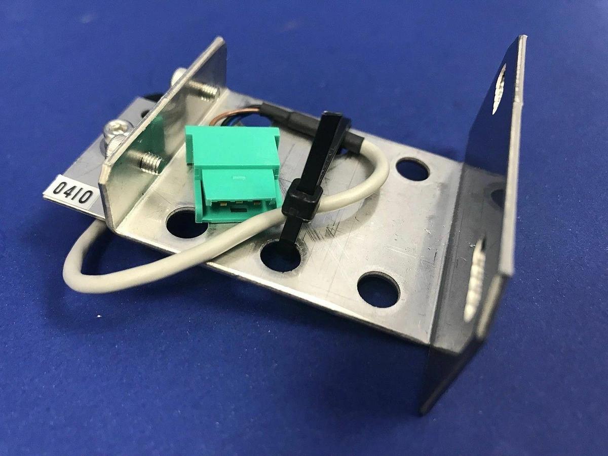 Used Yamakate HPJ-R23-004 Photoelectric sensor Assembly with Bracket, Used