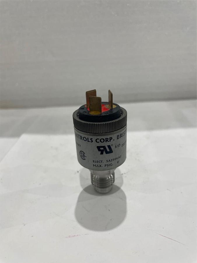 Used Whitman Controls Corp. Bristo, W117V-3H-K52TB-X30297, Vacuum Switch, Used