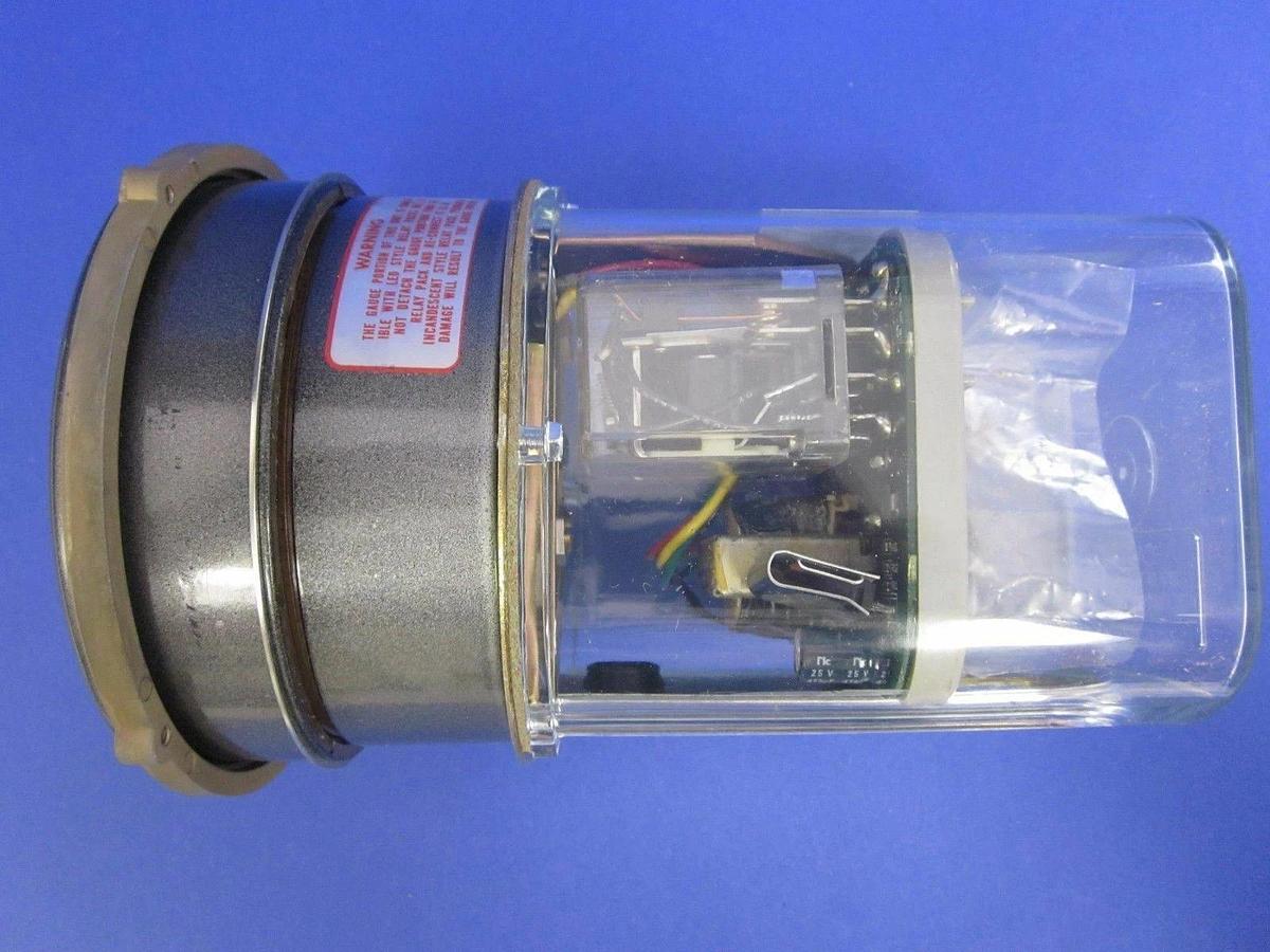Used Dwyer 3002-TP Photohelic Pressurer Switch/Gage, 0-2.0" of Water