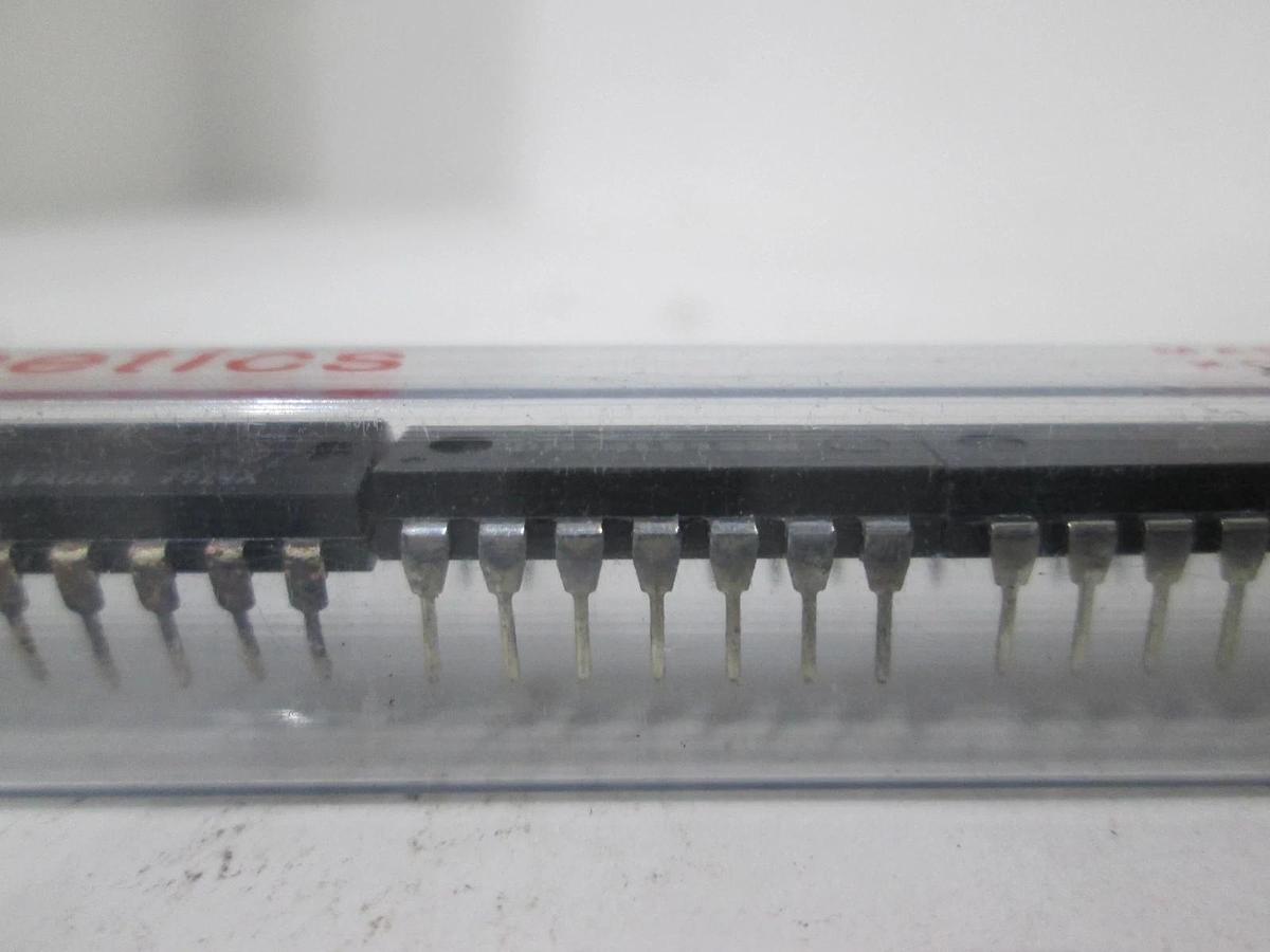 National Semiconductor, DM74LS132N, Integrated Circuit, New, Lot of 25