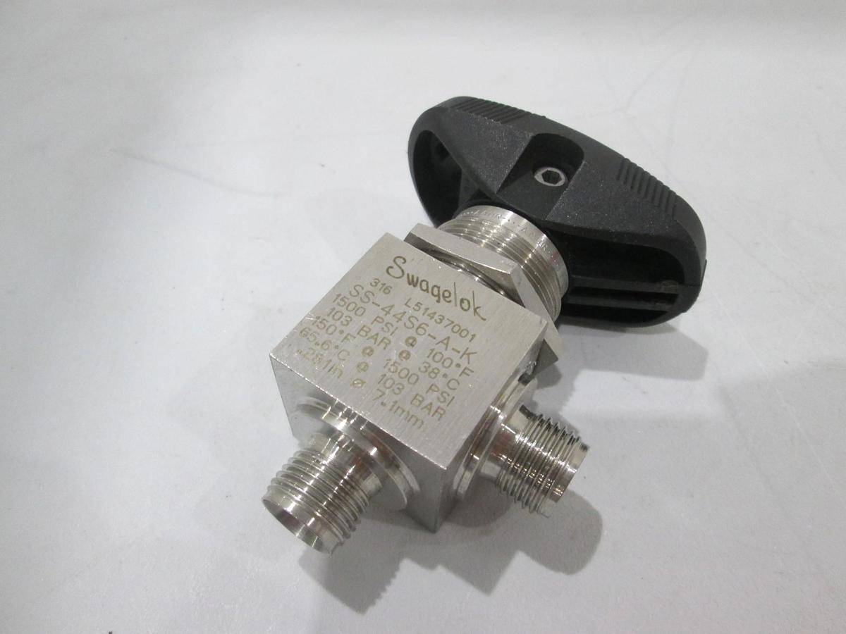 Used Swagelok, SS-44S6-A-K, 2-Way Angle Pattern Manual Valve, Used